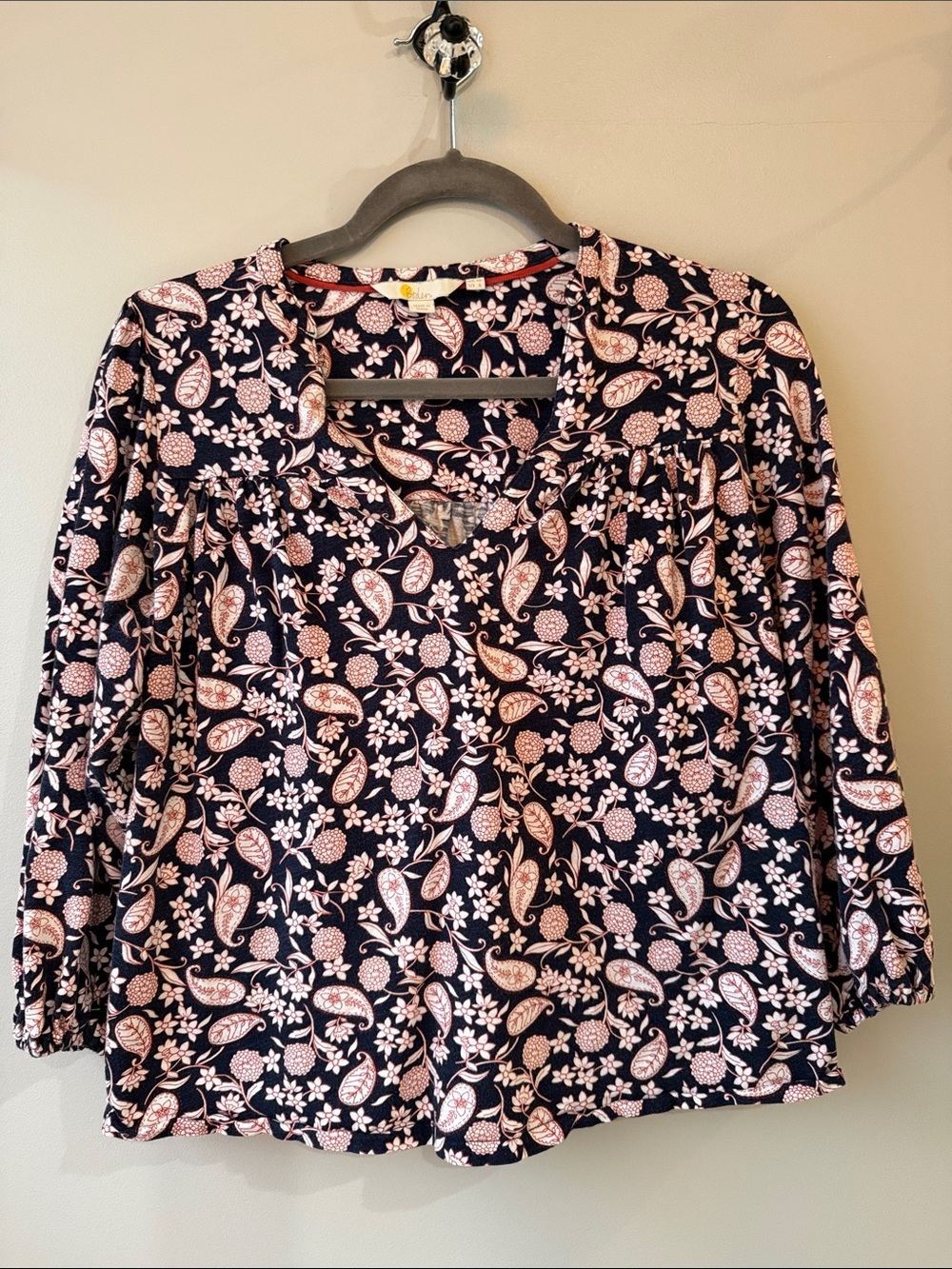 Boden Navy Blouse with Paisley Floral Print size 6 cotton and tencel - Picture 2 of 5